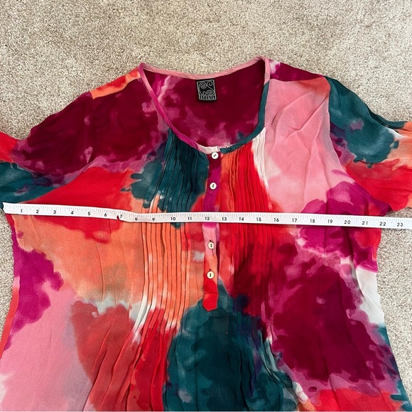 Red and Pink Pleated 3/4 Sleeve Blouse - Picture 9 of 10